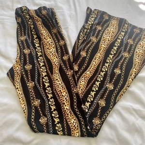 ✨💛🖤FASHION NOVA FLARES